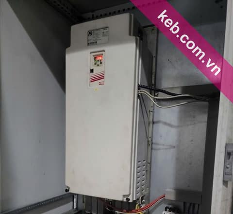 Biến tần KEB lắp trong tủ điện máy sản xuất nhựa